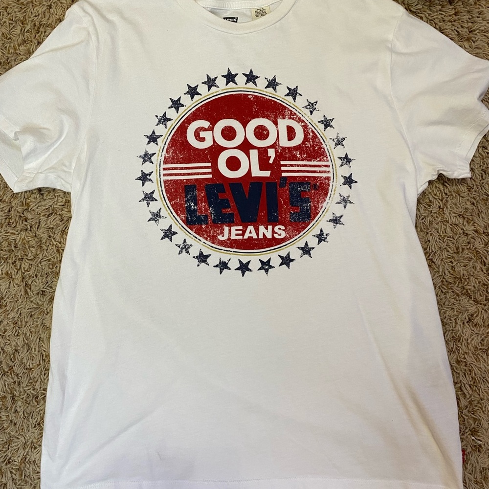 White Levi’s Graphic Tee